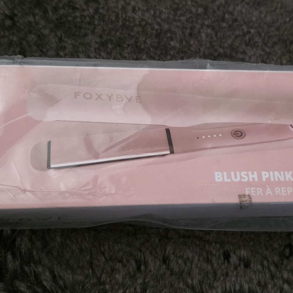 New! Foxybae Blush Flat Iron - Picture 4 of 5